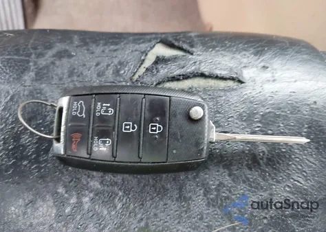 2017 Kia Sedona Lx z USA, uszkodzony, nr VIN KNDMB5C12H6228653